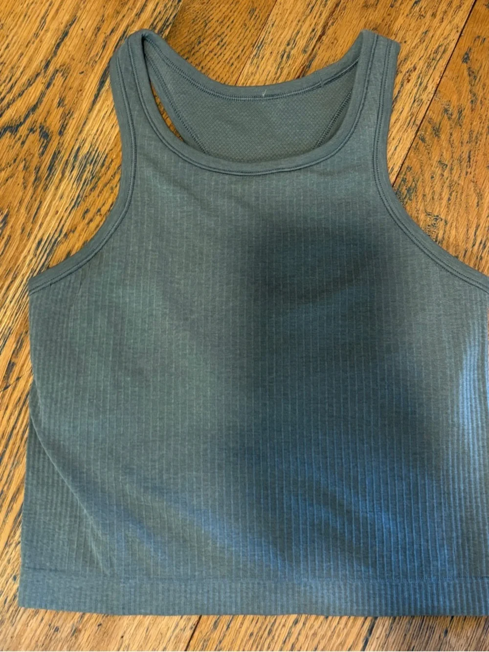 LULULEMON Green Cropped Racerback Tank Top – Size 6 – Ribbed - Picture 3 of 7